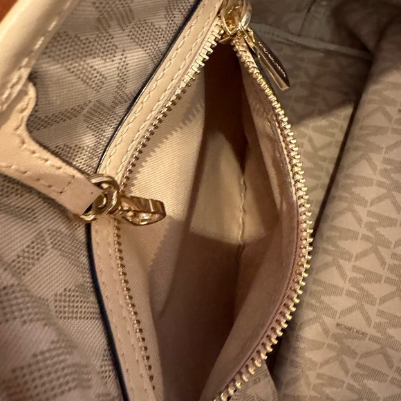 EUC MICHAEL KORS JET SET TOTE IMPECCABLE CONDITION INSIDE & OUT 19x11x7 GORGEOUS - Picture 5 of 9